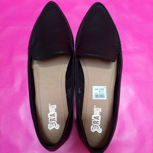 Brash Pointy Toe Flats Black - Pleather